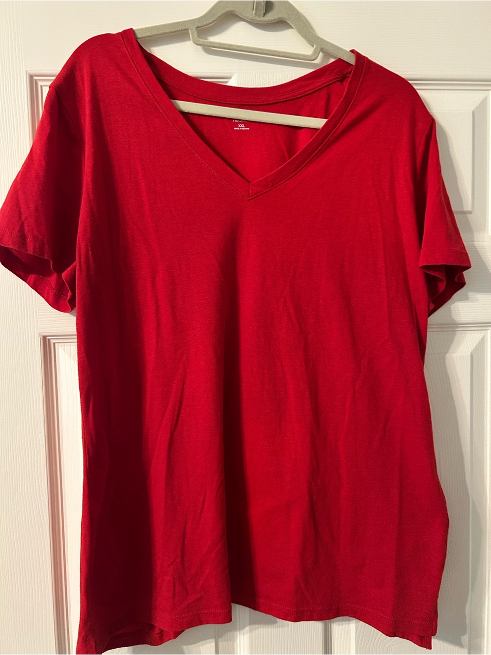 a.n.a Women's V-Neck Short Sleeve Tee in Red